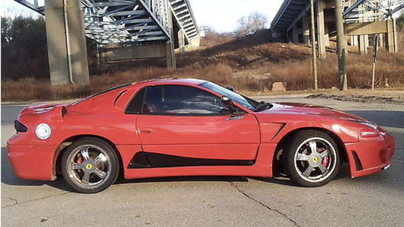 Illustration for article titled This Mitsubishi 3000GT Does Not Make A Convincing Ferrari F430